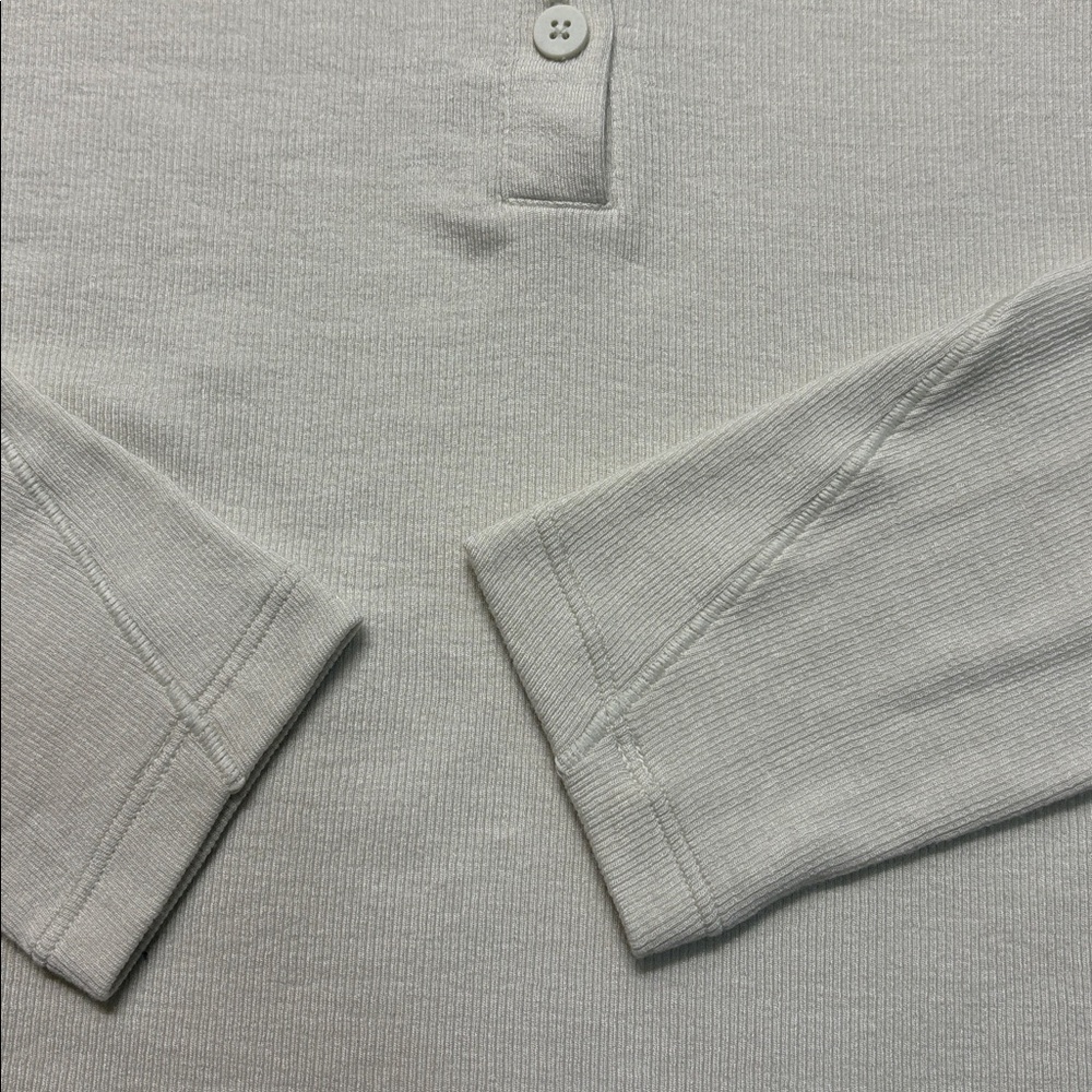 Hold Tight Curved Hem cropped Henley-bone - Picture 5 of 7